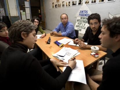 Reunión en Barcelona de los organizadores de la manifestación "Afectados por la hipoteca".