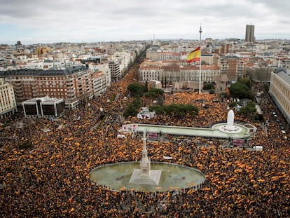 Vista general de la concentración convocada por PP, Ciudadanos y VOX este domingo en la plaza de Colón de Madrid en 2019.