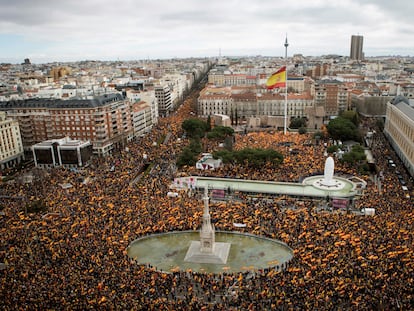 Vista general de la concentración convocada por PP, Ciudadanos y VOX en la plaza de Colón de Madrid