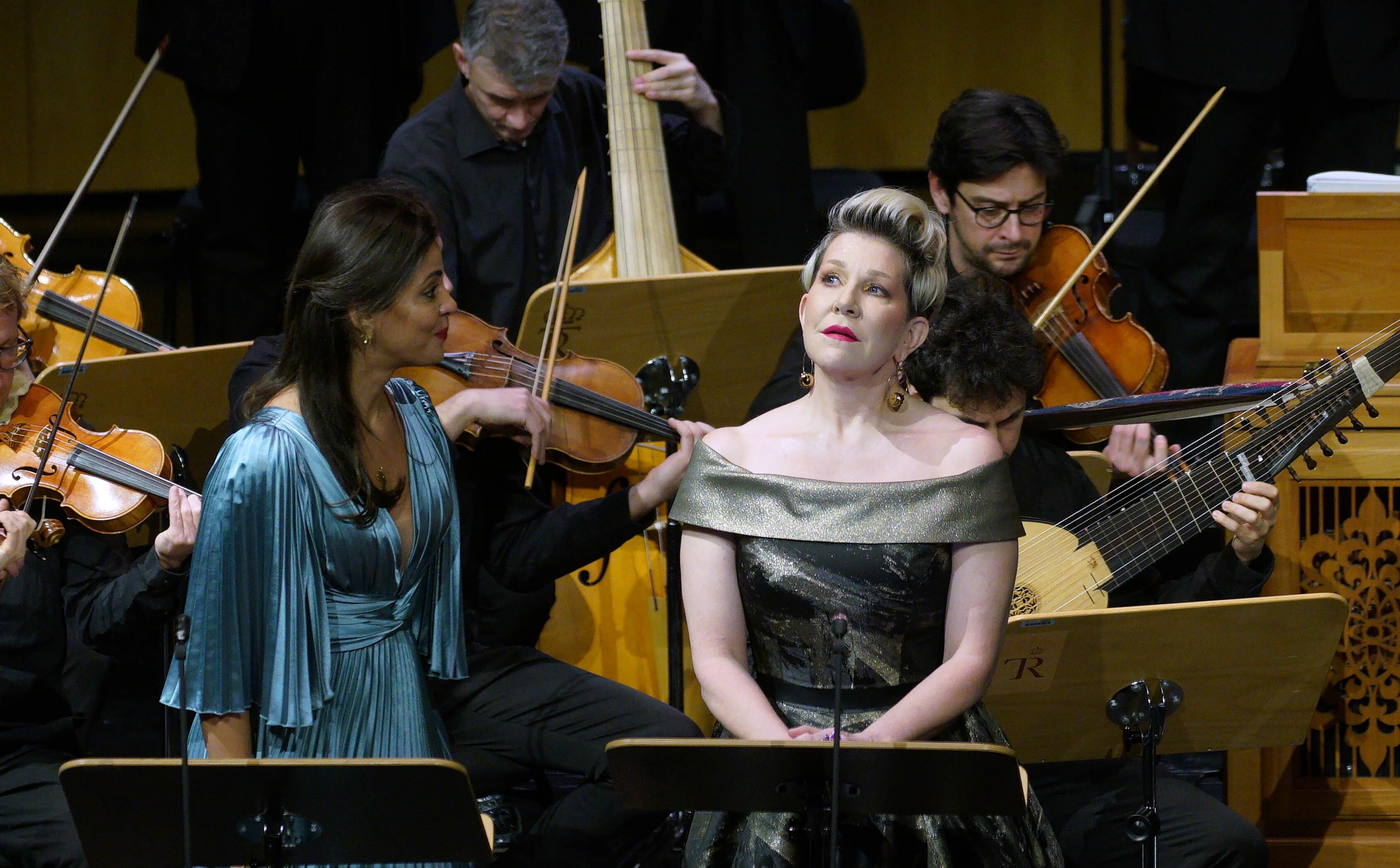 Las solistas Fatma Said (interpretando a Belinda) y Joyce DiDonato (Dido).