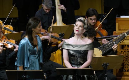 Las solistas Fatma Said (interpretando a Belinda) y Joyce DiDonato (Dido).