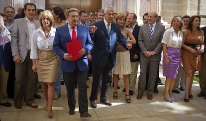 Alcaldes y diputados del PP, en el Parlamento en una foto de archivo.