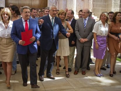 Alcaldes y diputados del PP, en el Parlamento en una foto de archivo.