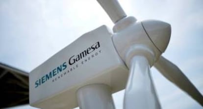 Turbina con el logo de Siemens Gamesa en Zamudio (Vizcaya). 