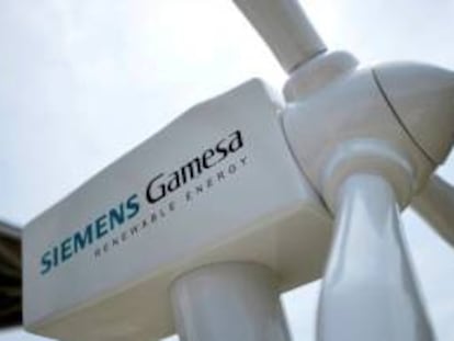 Turbina con el logo de Siemens Gamesa en Zamudio (Vizcaya). 