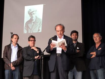 Enrique Vila-Matas lee el 'Ulises´ en el Meeting Point. Dublín.