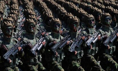 Soldados durante la marcha militar en Pyongyang, Corea del Norte.