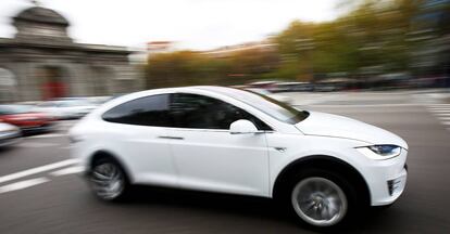 A Tesla Model X out and about in central Madrid.