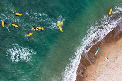 Vista aérea de un campamento de surf en Klitmøller, Dinamarca.