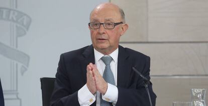 El ministro de Hacienda, Cristóbal Montoro, tras el Consejo de Ministros donde presentó los Presupuestos de 2018. 