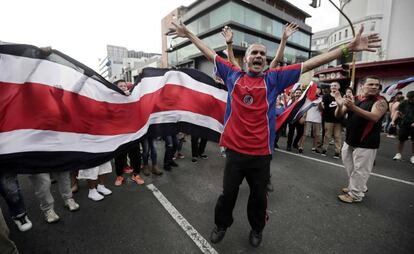 Cientos de costarricenses se manifiestan contra los refugiados nicaragüenses.