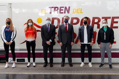 el presidente del Consejo Superior de Deportes, José Manuel Franco, y el presidente de Renfe, Isaías Táboas, firmaron este miércoles en la estación de Atocha un protocolo de actuación para el desarrollo del programa 'Tren del Deporte Español'.