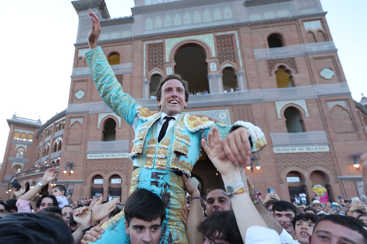 Román, vibrante Puerta Grande con un victorino de bandera