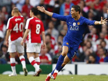 Cristiano Ronaldo, eufórico tras conseguir el tercer gol del Manchester United, el segundo de los suyos.