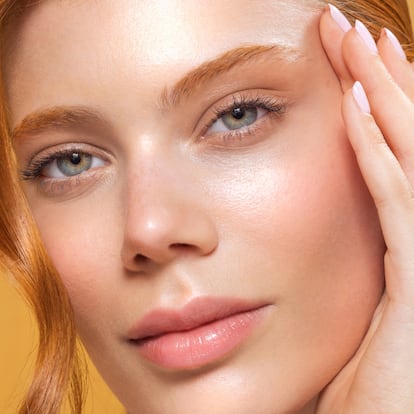 Artículo de EL PAÍS Escaparate sobre exfoliantes faciales.