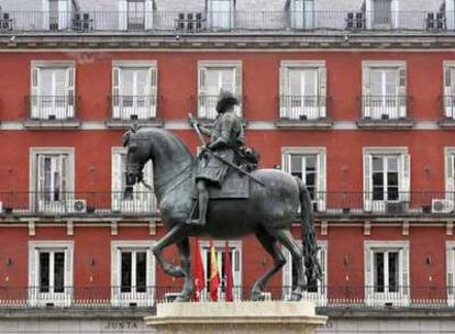 Fachada de la Casa de la Carnicería en la plaza Mayor.