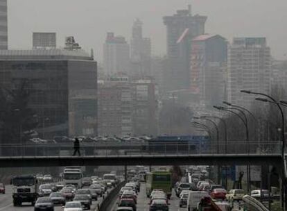 Una dramática imagen de la contaminación que cubre el cielo de Madrid.