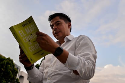 Ariel Ávila, politólogo y senador Colombiano. Presenta su último libro titulado “El mapa criminal de Colombia”. Bogotá, Enero 04, 2022