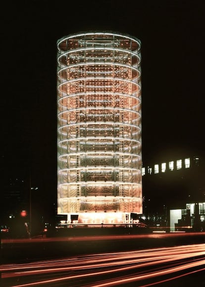 Torre de los vientos en Yokohama. 1986.