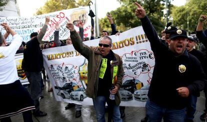 Un momento de la protesta por el paseo del Prado. 