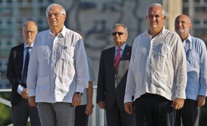 El ministro de Exteriores en funciones, Josep Borrel, este miércoles en la plaza de la Revolución de La Habana (Cuba).