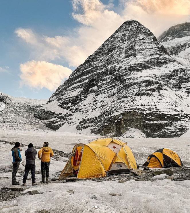 Hervé Barmasse y David Göttler en el Dhaulagiri (8.167 m), con el objetivo de llevar a cabo una ascensión invernal en estilo alpino. Foto cedida por Hervé Barmasse.