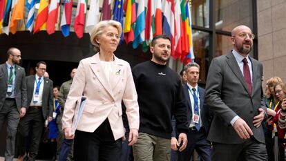 Ursula von der Leyen Volodímir Zelenski y Charles Michel