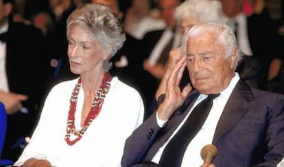 Marella y Gianni Agnelli en la fiesta del centenario de Fiat, en 1999.