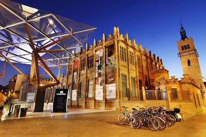 La antigua f&aacute;brica Casaramona, de Puig i Cadafalch, hoy sede de CaixaForum. 