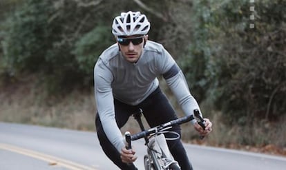 Un ciclista con Google Glass.