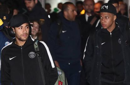 Neymar y Mbapp&eacute;, este martes en Barajas.