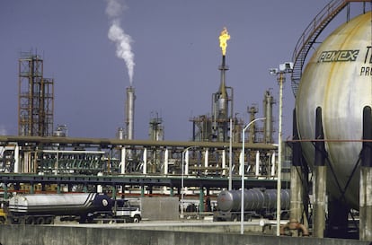 Refinería de Petróleos Mexicanos en Veracruz, México, en enero 2025.