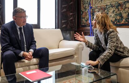 Raquel Sánchez  y Ximo Puig, durante una reunión este 27 de octubre , en Valencia.