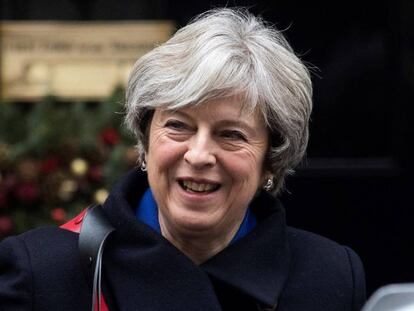 La primera ministra brit&aacute;nica, Theresa May, acude a una sesi&oacute;n de control en el Parlamento en Londres este mi&eacute;rcoles. 
