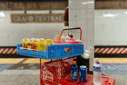 A fruit vendor's stand on the Grand Central Station platform.