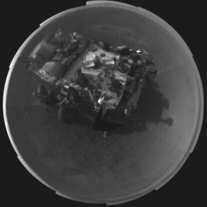 Imagen del 'Curiosity' tomada desde las cámaras de navegación de la NASA