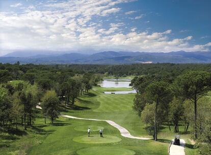 El campo Stadium del PGA Catalunya Resort ocupa por tercer año consecutivo el primer puesto en el raking de la península Ibérica. En el campo, situado en el municipio de Caldes de Malavella, se celebrará el Open de España de Golf 2014 del 15 al 18 de mayo.