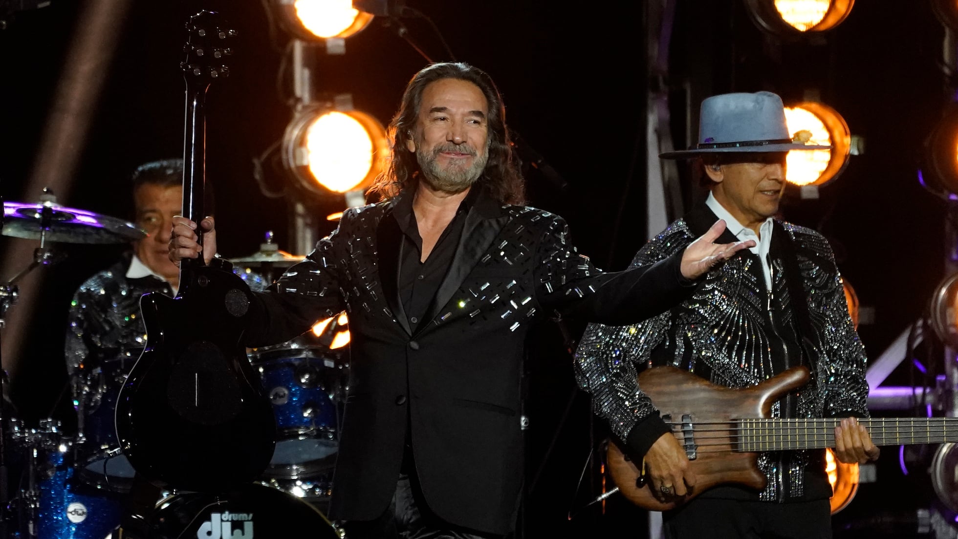 Los Grammy coronan el viaje que convirtió a El Buki en Marco Antonio Solís | Cultura | EL PAÍS