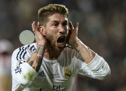 Sergio Ramos celebra el gol con el que ha empatado ante el Atletico en el en el minuto 94 forzando que se juegue la pr&oacute;rroga. 