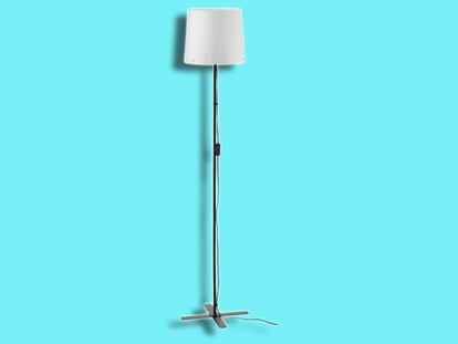 Describimos la lámpara de pie de Ikea más barata de su catálogo, inferior a 10 euros.