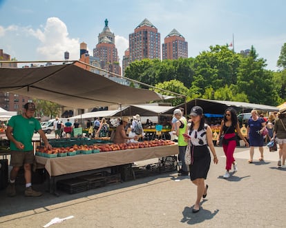 Puestos de vendedores locales en el Union Square Greenmarket, en Manhattan.