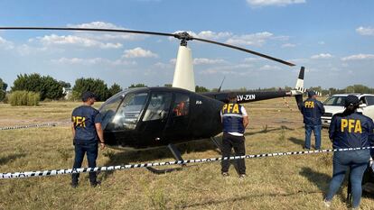 El helicóptero Robinson R44 asegurado por la Policía Federal de Argentina con el cual planeaba realizar su escape Lindor Alvarado