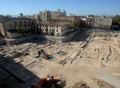 Imagen de las obras del aparcamiento subterráneo en el solar de San Esteban, en Murcia.