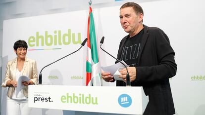 El coordinador de EH Bildu, Arnaldo Otegi comparece en San Sebastián tras la reunión de la Mesa Política de la coalición.