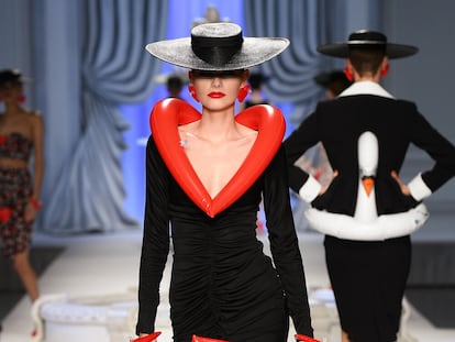 Moschino, todo al corazón (hinchable)