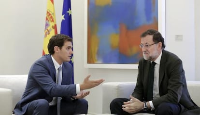 Albert Rivera (left) and Mariano Rajoy in La Moncloa prime minister’s residence.