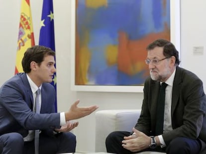 Albert Rivera (left) and Mariano Rajoy in La Moncloa prime minister’s residence.