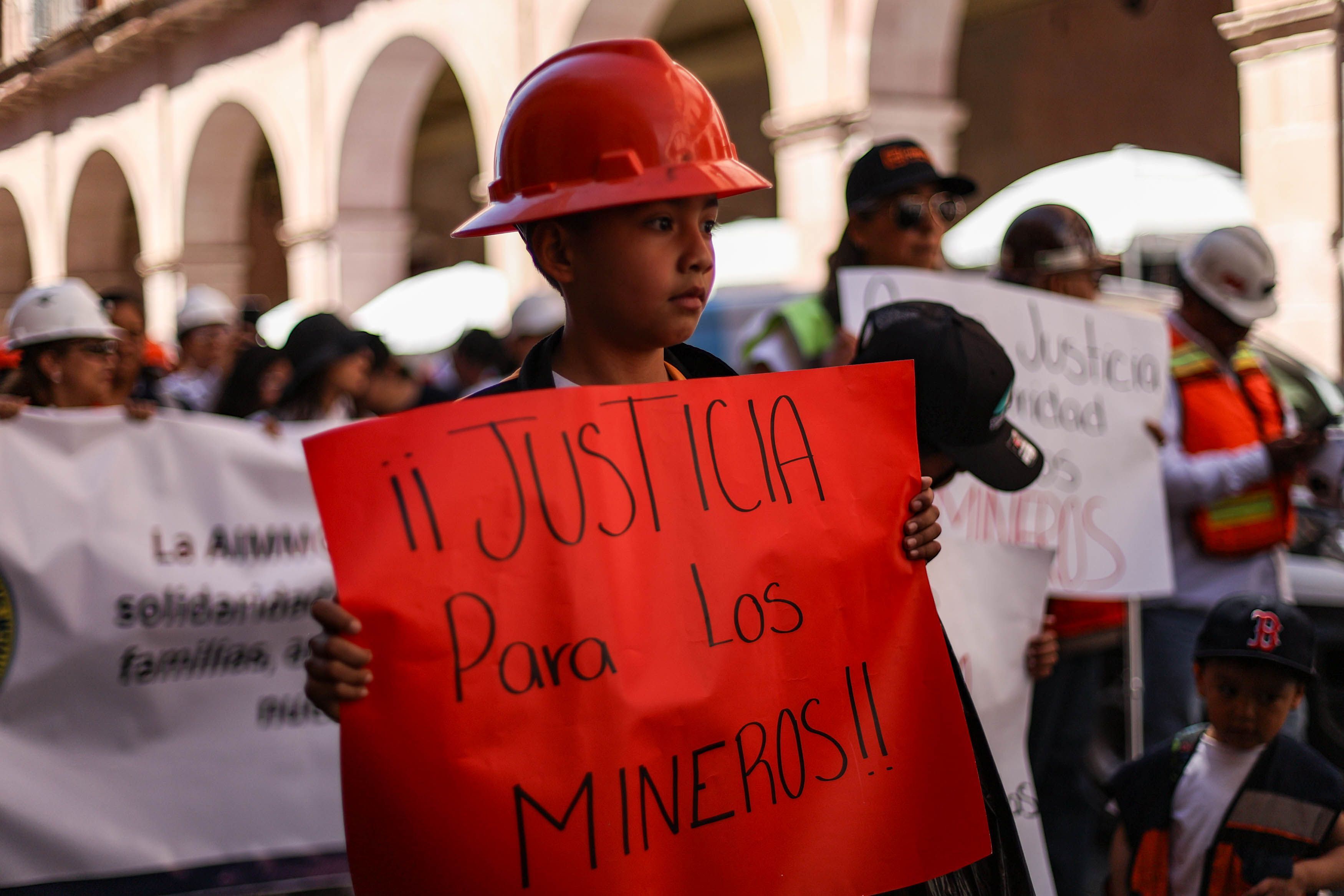 Identificados hasta ahora los cuerpos de nueve mineros secuestrados en Sinaloa; falta uno