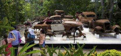 Los restos de los coches de Pablo Escobar en la hacienda Nápoles.