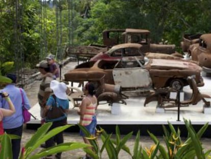 Los restos de los coches de Pablo Escobar en la hacienda Nápoles.